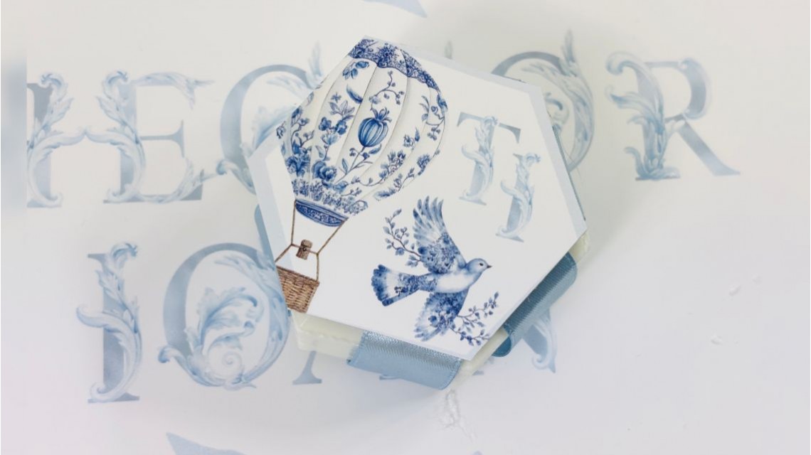 Trusou botez baietel Hot Air Balloon Blue Toile cu baloane de aer cald design elegant 29